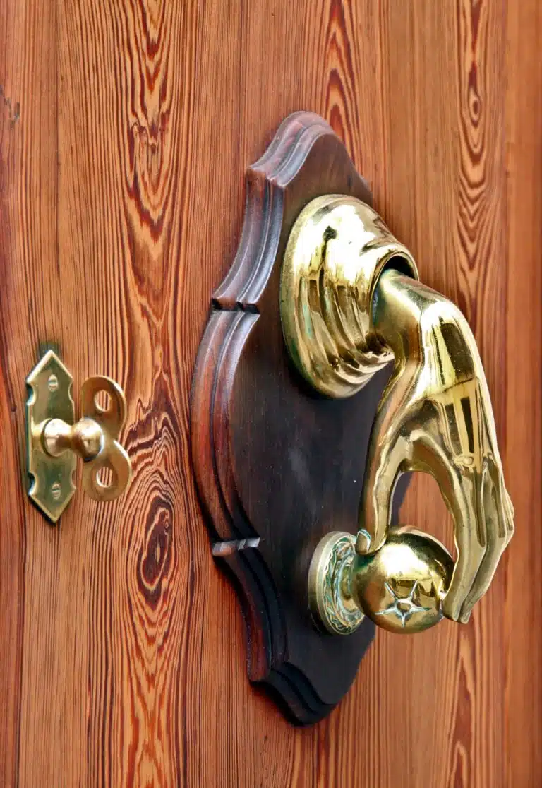 Elegant door knob