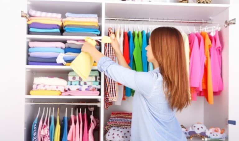 organizing child's wardrobe