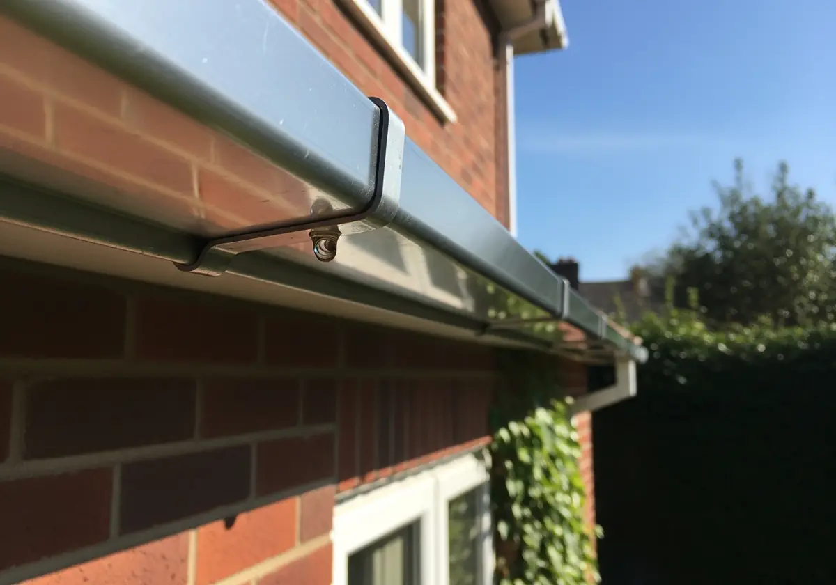 a clean gutter in winter